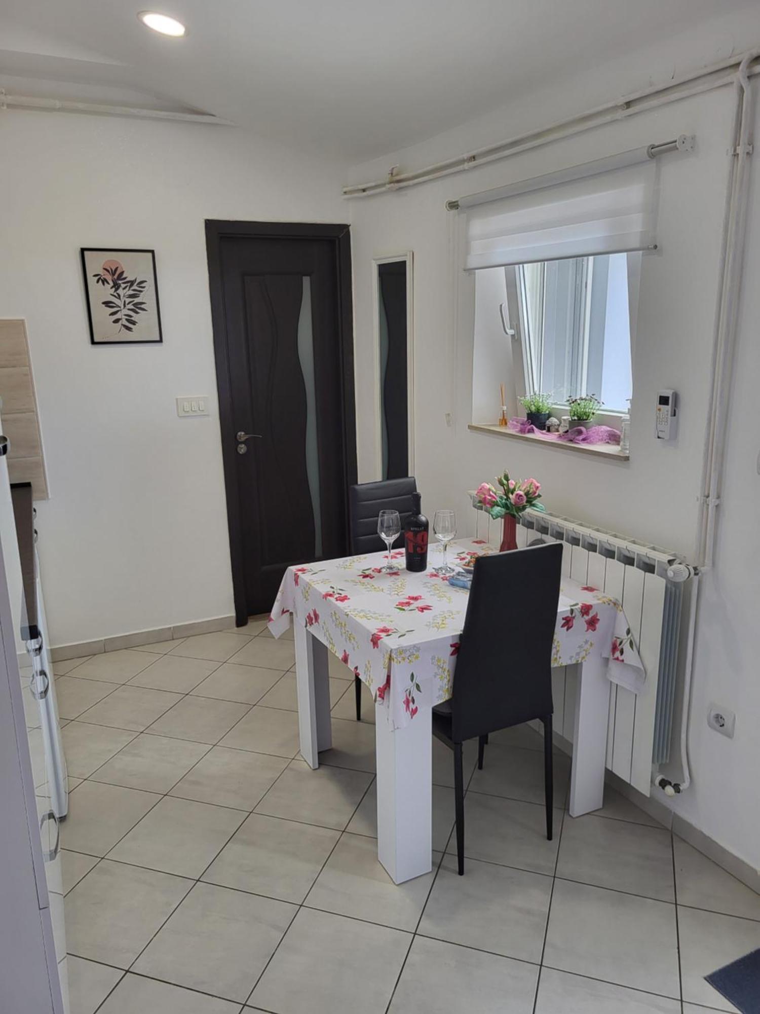 Studio Apartment City With Free Parking Póla Kültér fotó