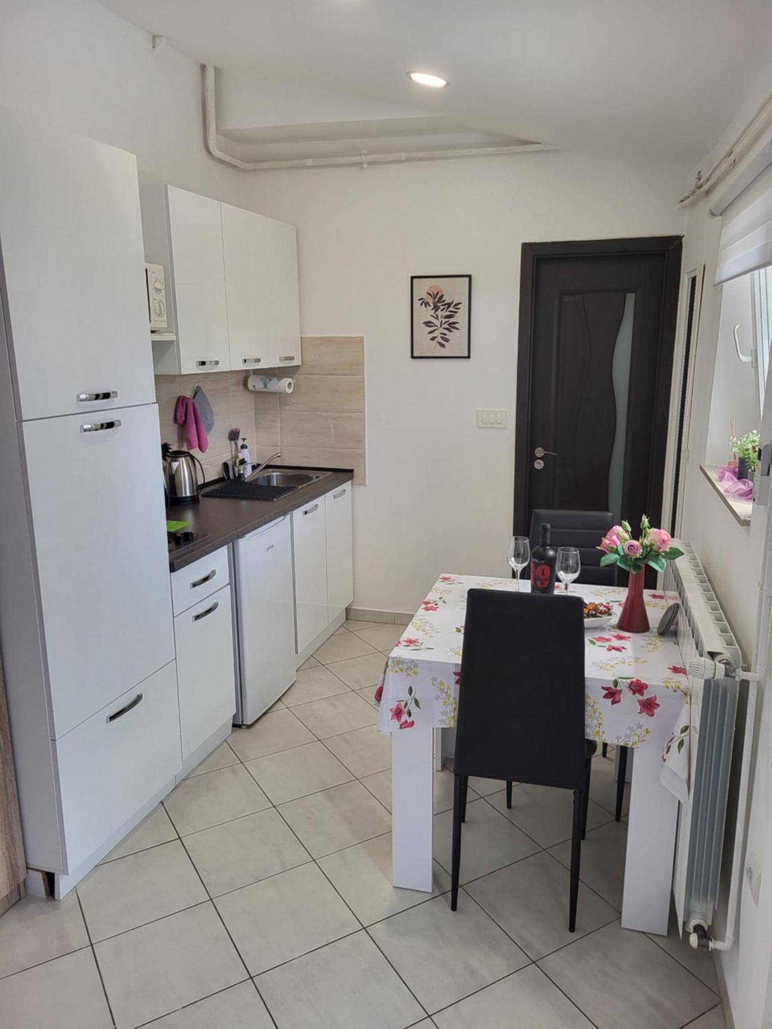 Studio Apartment City With Free Parking Póla Kültér fotó